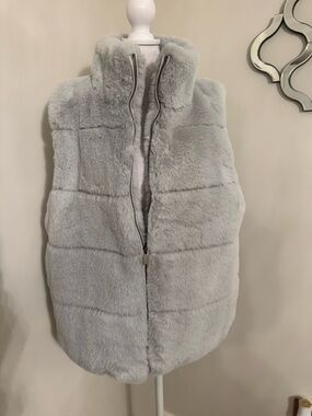 Women's Plush Faux Fur Puffer Vest - Light Gray